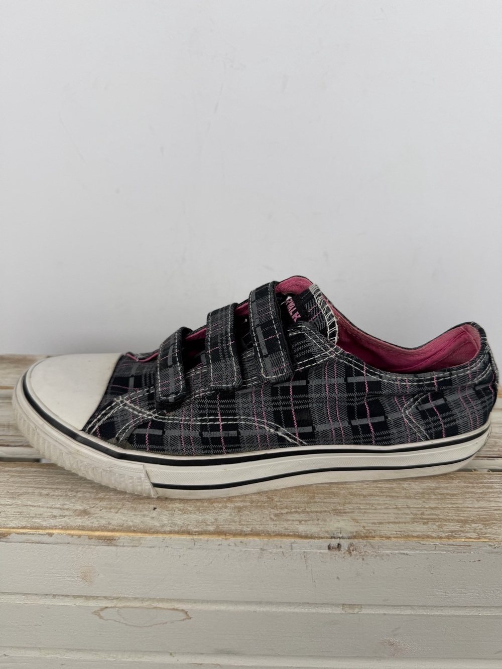 Airwalk low-top sneakers black and gray plaid hook & loop size 8 - Picture 2 of 14